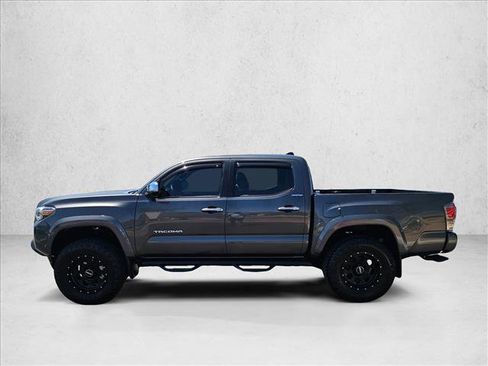 Used 2017 Toyota Tacoma Limited w/ Tow Package AWD/4WD image 9
