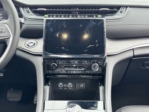 New 2025 Jeep Grand Cherokee L Limited w/ Black Appearance Package image 21