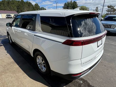 Used 2022 Kia Carnival LX image 5
