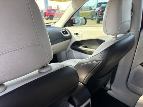 Used 2018 Jeep Compass Latitude image 31