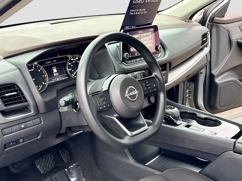 Used 2023 Nissan Rogue SV FWD image 4