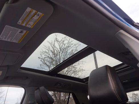 Used 2020 Ford Explorer XLT w/ Equipment Group 202A image 14