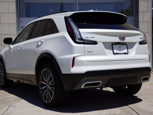 Used 2024 Cadillac XT4 Sport AWD/4WD image 9