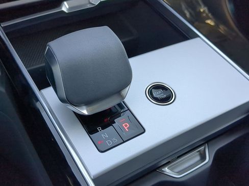 New 2025 Land Rover Range Rover SE image 18