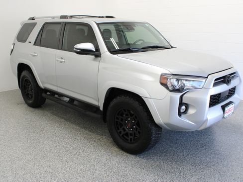 Used 2024 Toyota 4Runner SR5 Premium w/ Moonroof Package RWD image 4