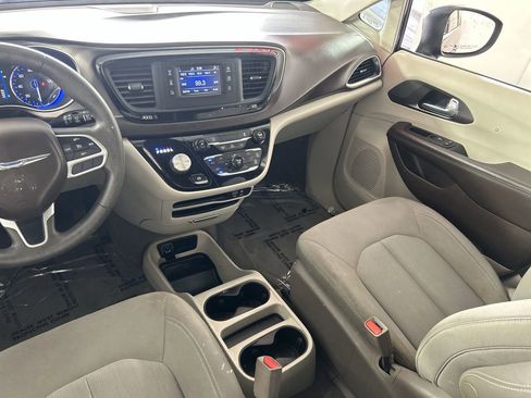 Used 2017 Chrysler Pacifica LX FWD image 22