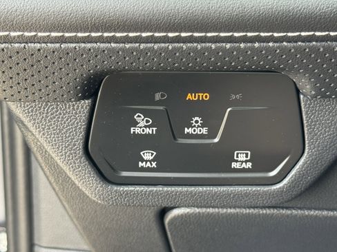 Used 2025 Volkswagen Atlas SE FWD image 25