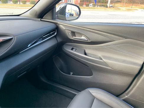 Used 2024 Buick Envista Sport Touring w/ Convenience II Package image 21