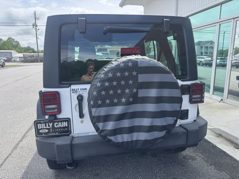 Used 2015 Jeep Wrangler Unlimited Sport w/ Connectivity Group AWD/4WD image 5