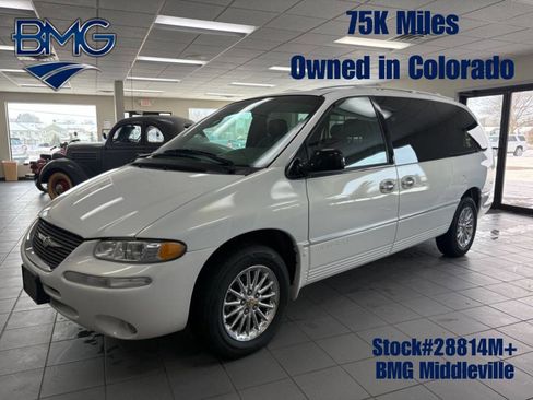 Used 2000 Chrysler Town & Country Limited image 1