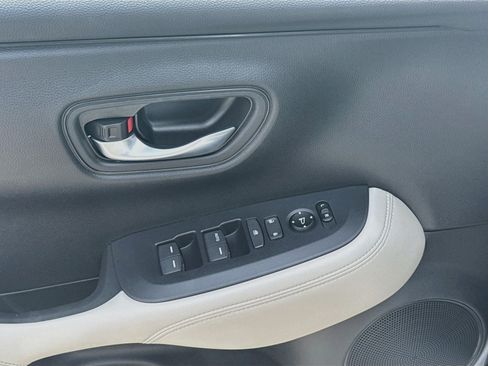 Certified 2025 Honda HR-V LX image 16