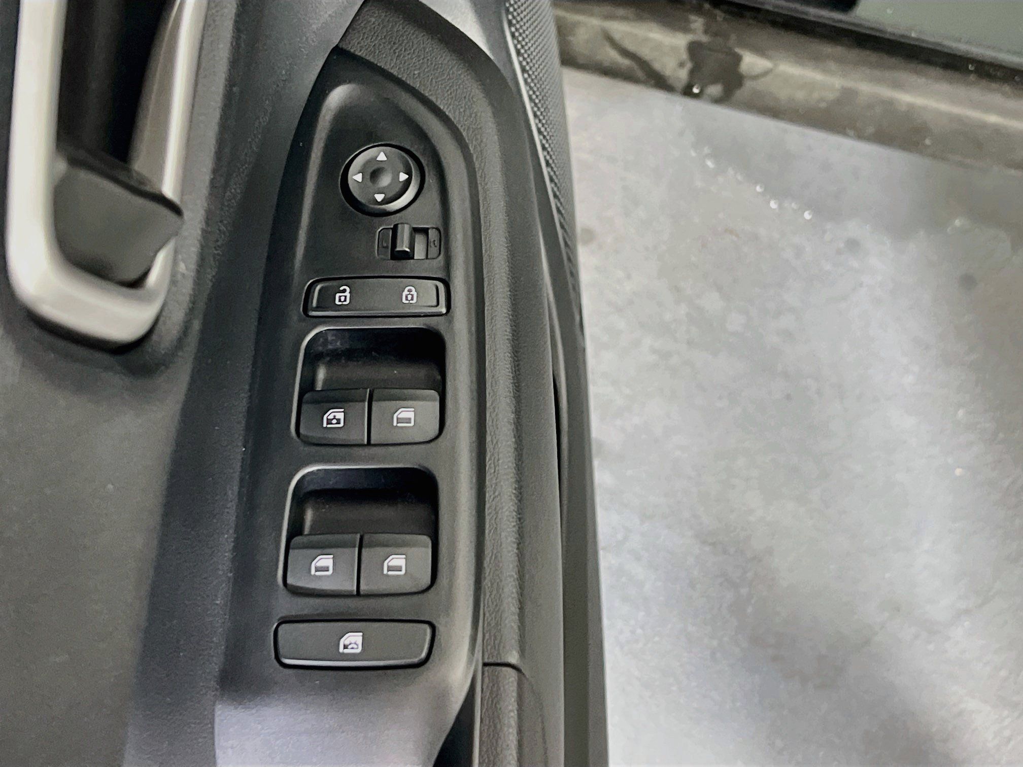 Used 2023 Hyundai Venue SEL FWD image 17