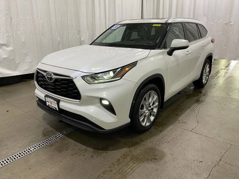 Used 2023 Toyota Highlander Limited image 8