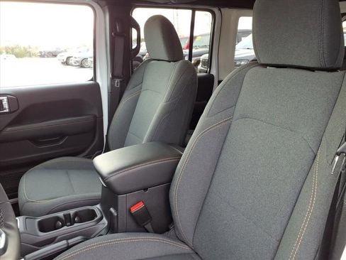 Certified 2025 Jeep Wrangler Unlimited Sahara image 9