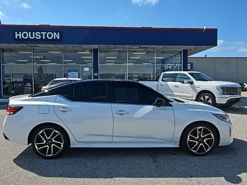 Used 2024 Nissan Sentra SR w/ SR Premium Package image 8