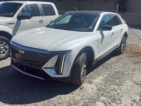 Used 2024 Cadillac Lyriq Luxury AWD/4WD image 1