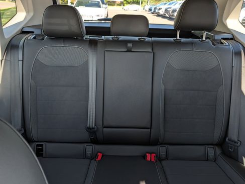 Certified 2024 Volkswagen Taos SE AWD/4WD image 13