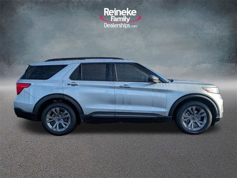 Used 2021 Ford Explorer XLT w/ Equipment Group 202A image 4