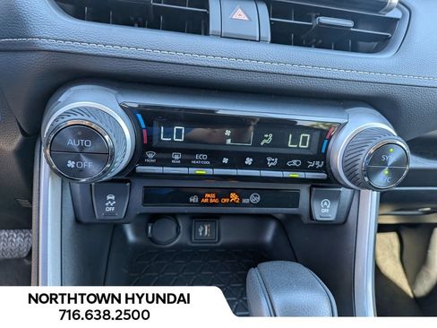 Used 2025 Toyota RAV4 XLE AWD/4WD image 17