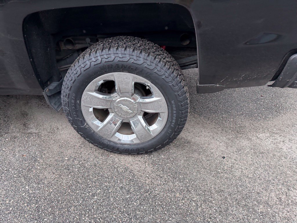 Used 2018 Chevrolet Silverado 1500 LTZ Z71 w/ LTZ Plus Package AWD/4WD image 9