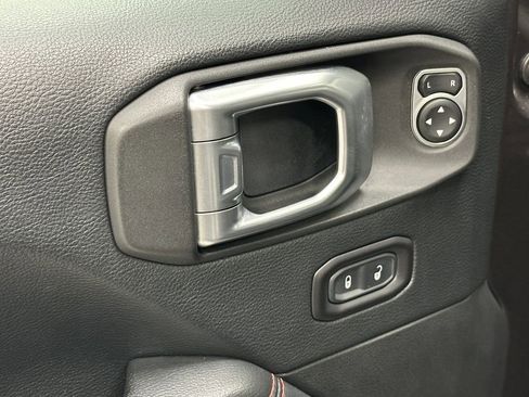 Used 2018 Jeep Wrangler Unlimited Rubicon image 11