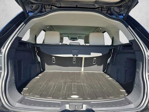 Used 2025 Land Rover Discovery Sport S image 12