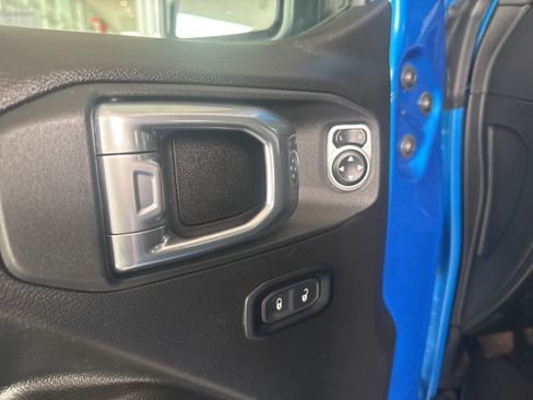 Used 2024 Jeep Wrangler Unlimited Rubicon AWD/4WD image 14