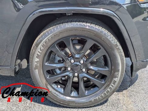 Used 2019 Jeep Grand Cherokee Altitude RWD image 12