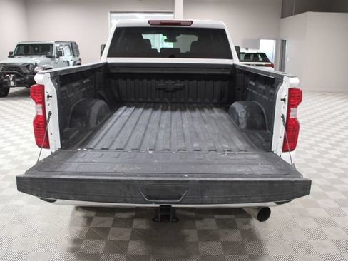 Used 2025 Chevrolet Silverado 2500 LT AWD/4WD image 13