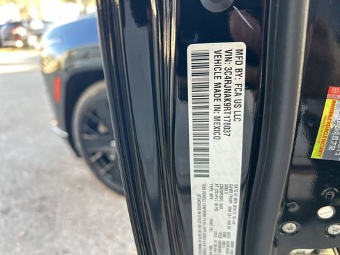 Used 2024 Jeep Wagoneer Launch Edition image 49