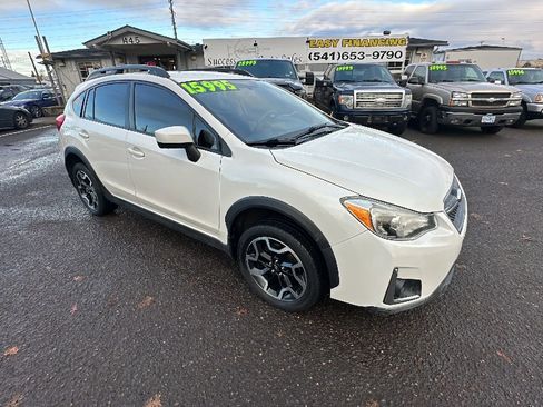 Used 2017 Subaru Crosstrek 2.0i Premium AWD/4WD image 2