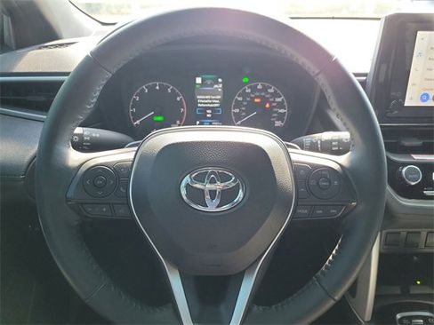 Used 2024 Toyota Corolla Cross SE image 19