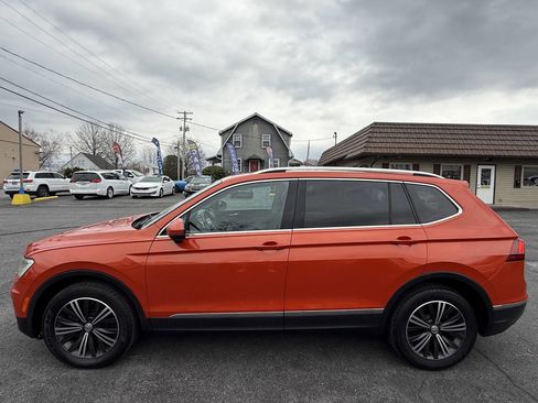 Used 2018 Volkswagen Tiguan SEL image 2