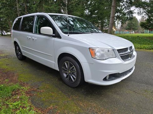 Used 2017 Dodge Grand Caravan SXT image 7