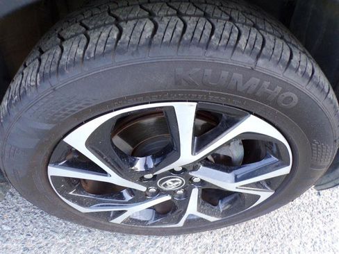 Used 2018 Toyota C-HR XLE FWD image 45