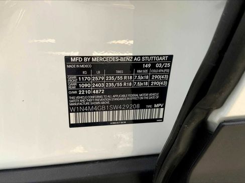 Used 2025 Mercedes-Benz GLB 250 image 16