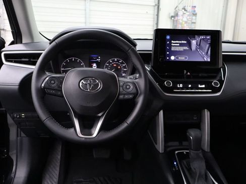 Used 2024 Toyota Corolla Cross LE FWD image 17