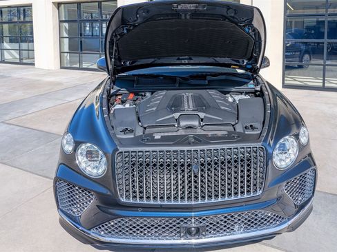 Used 2024 Bentley Bentayga image 25