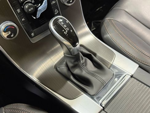 Used 2016 Volvo V60 T5 Cross Country image 37