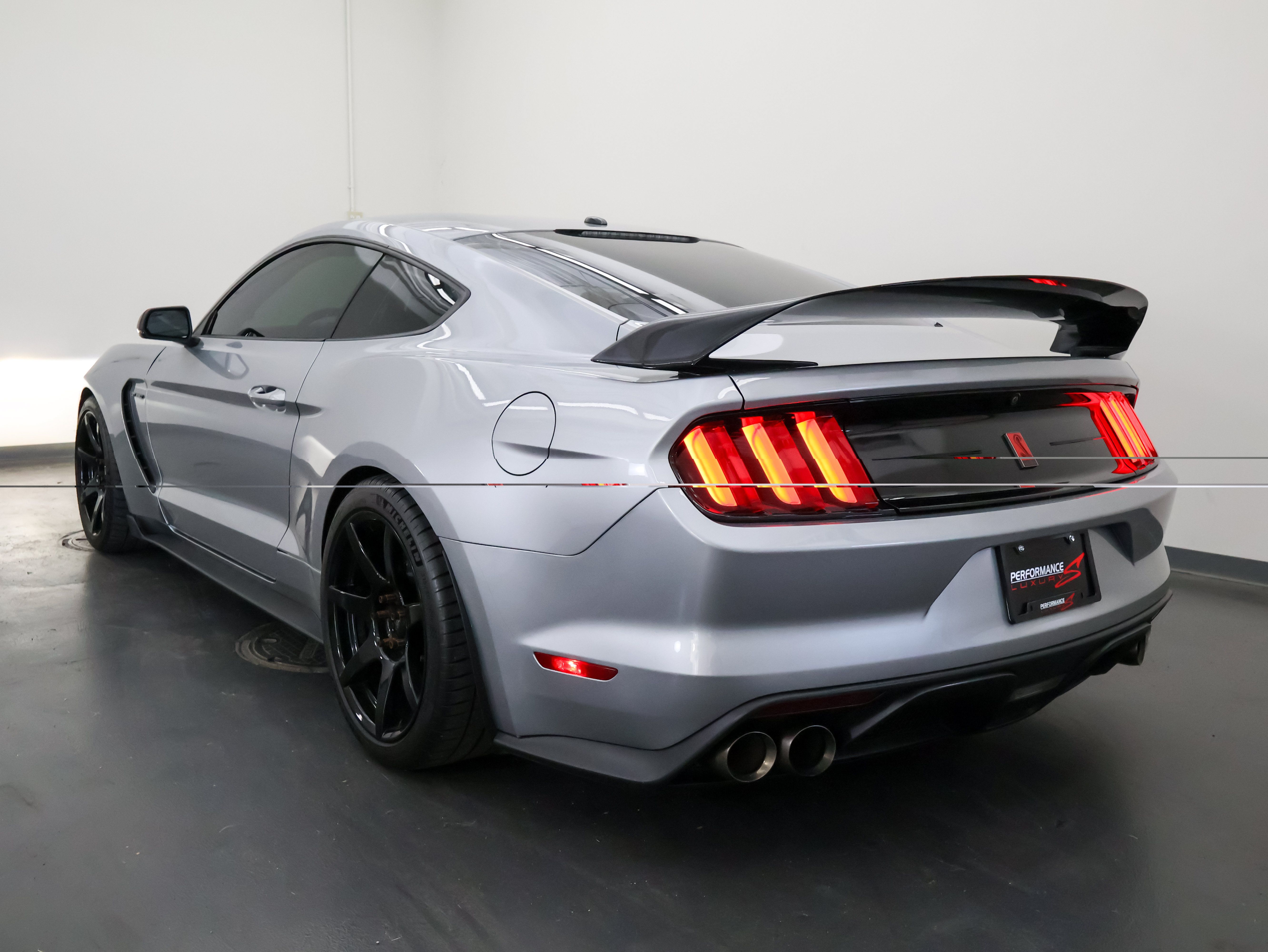 Used 2020 Ford Mustang Shelby GT350R w/ GT350R Equipment Group 920A RWD image 5