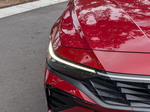 Used 2025 Hyundai Elantra SEL FWD image 9
