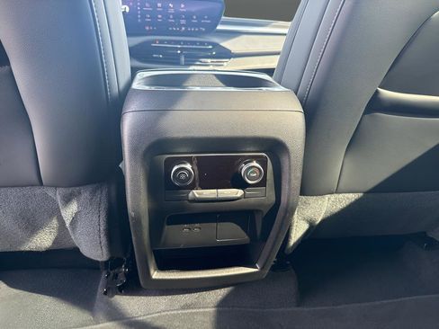 Used 2025 Buick Enclave Preferred image 33