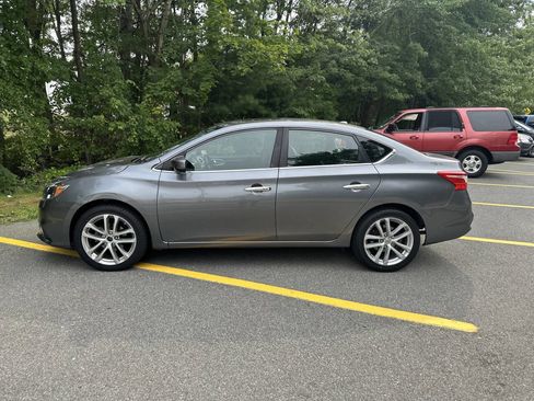 Used 2019 Nissan Sentra SV image 2