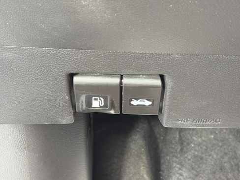 Used 2024 Nissan Versa SV FWD image 26
