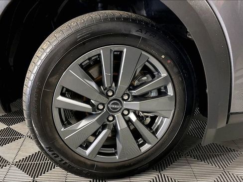 Used 2024 Nissan Pathfinder SV image 11