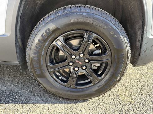 Used 2022 GMC Acadia AT4 w/ Preferred Package image 19