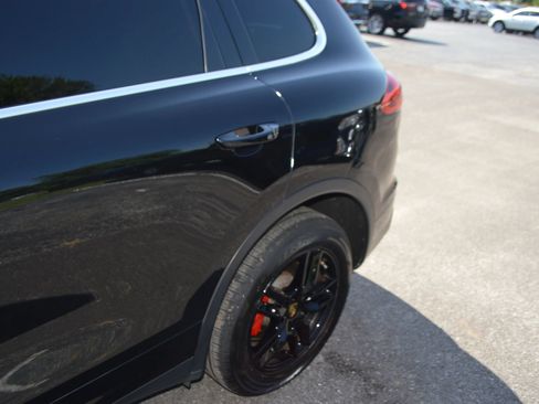 Used 2016 Porsche Cayenne AWD/4WD image 5