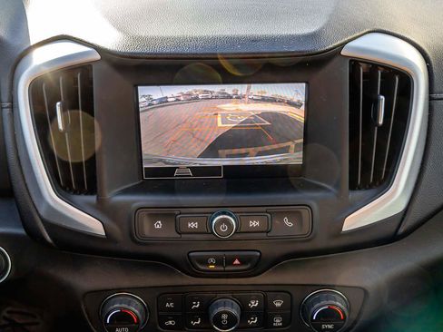 Used 2022 GMC Terrain SLE w/ Driver Convenience Package image 15