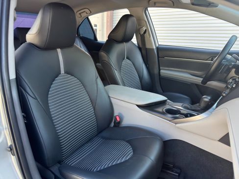 Used 2021 Toyota Camry SE FWD image 31
