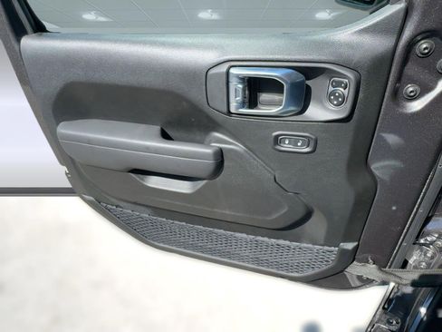 New 2025 Jeep Gladiator Sport image 21